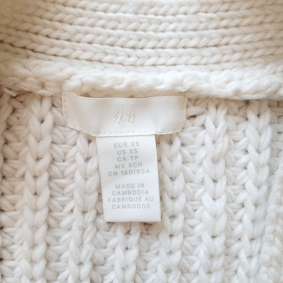 H&M Ribbed Knit Sweater - Size XS - Picture 2 of 10